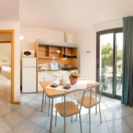 Ascot Aparthotel 3*